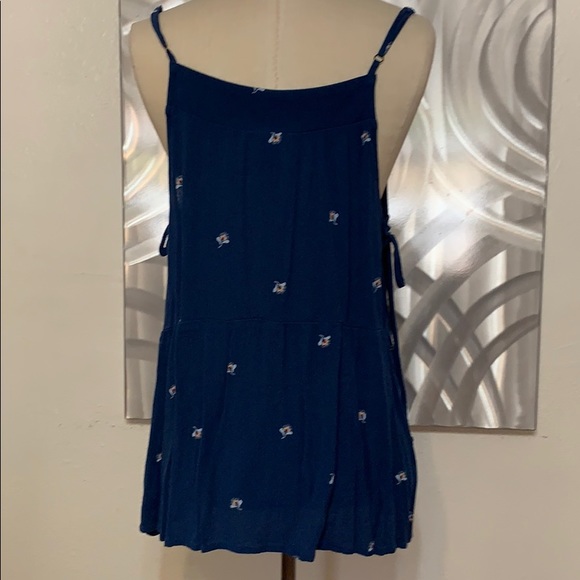 Universal Thread Top - Picture 4 of 6